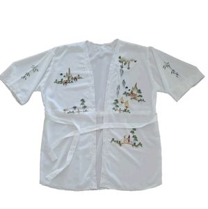 Robe One Size White Embroidered Scalloped Edge Short Satin Printed Asian Design